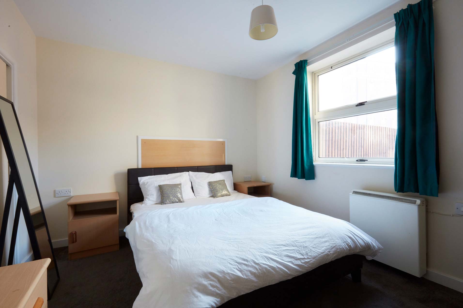 A Classic Non-Ensuite bedroom in Bedford Street South accommodation.