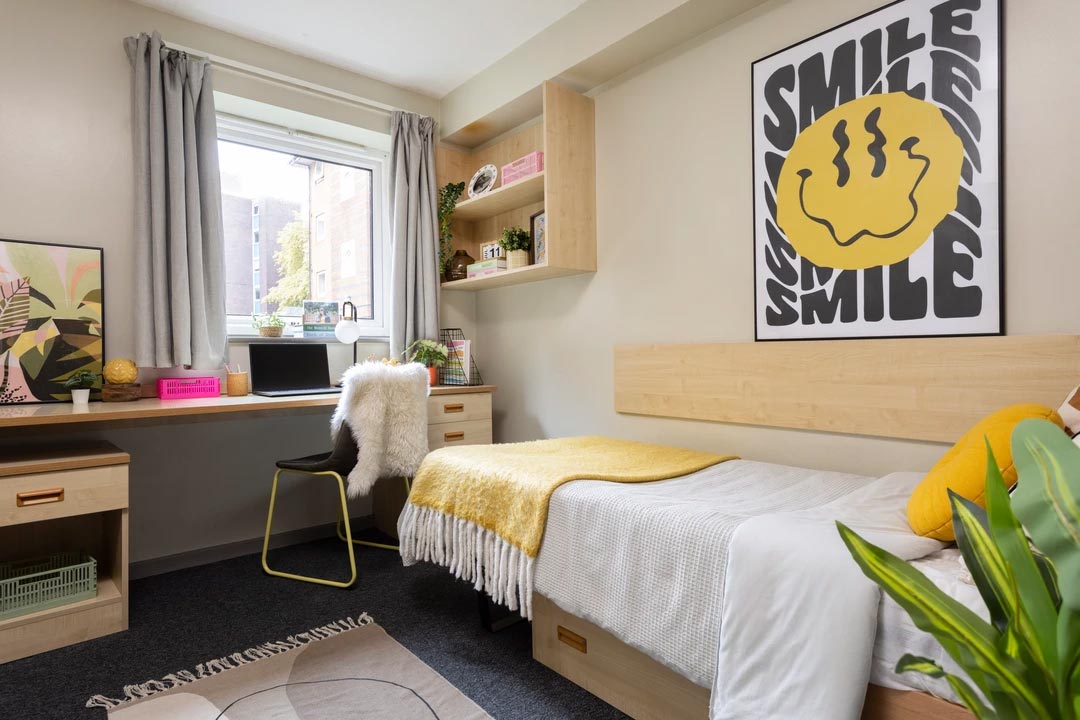 A Classic Ensuite bedroom at Cambridge Court.