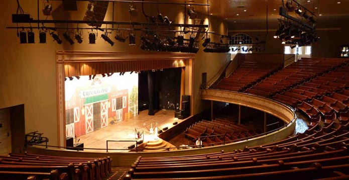 Adopted Live Architecture: Ryman Auditorium, Ryman Auditorium, Nashville, USA, Hart Freeland Roberts. ©Robert Kronenburg.