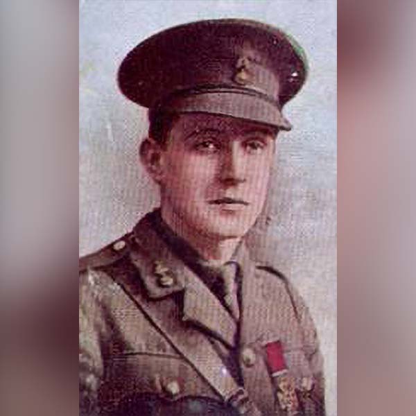 Colourised photograph of Victoria Cross recipient Eric Norman Frankland Bell for Gallaher Cigarette Cards. Migrated from the Victoria Cross Reference site. CC BY-SA 3.0