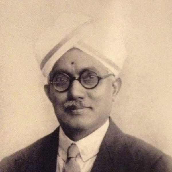 Man wearing light coloured turban and dark suit