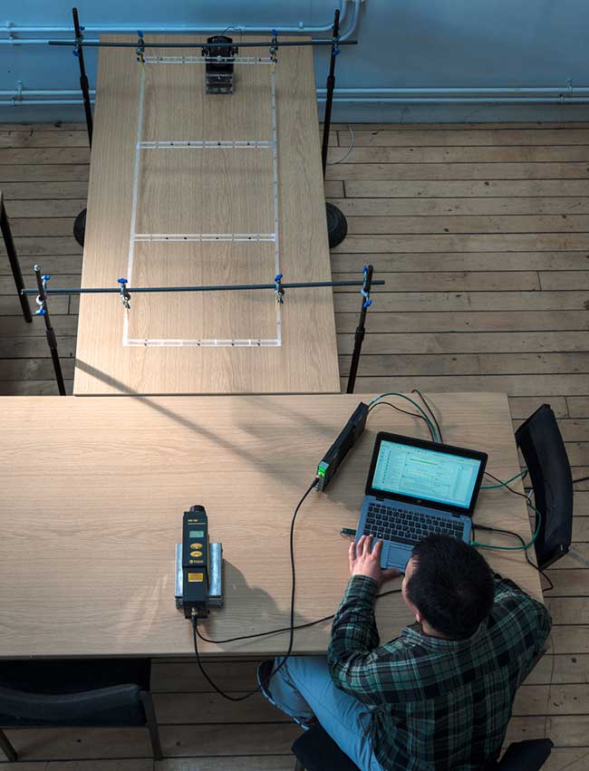 Vibration measurements - beam framework and laser vibrometry