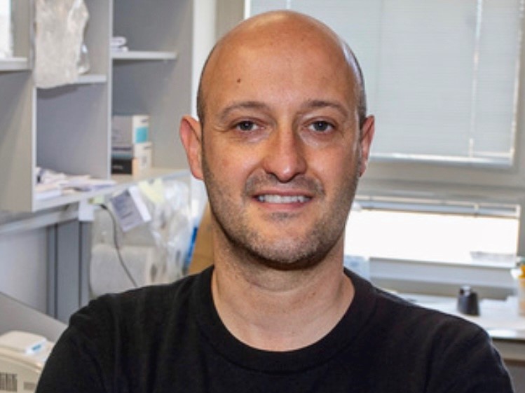 Dr Armando Arias