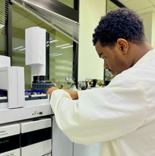 Kyron Webbe in lab