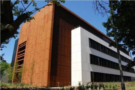 External shot of the central teaching laboratories (taken from near chemistry)