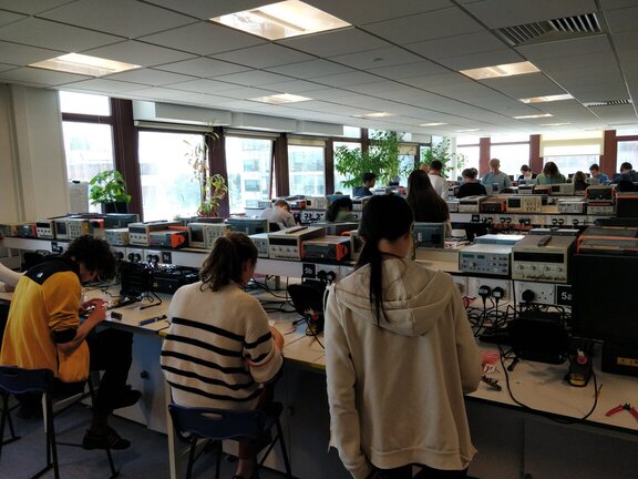 Students working in the lab during summer school 2022