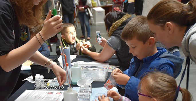 Children at meet the scientists event