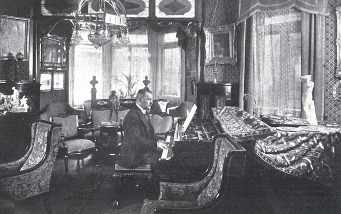 Franz Lehar, in his apartment (Vienna 1918)