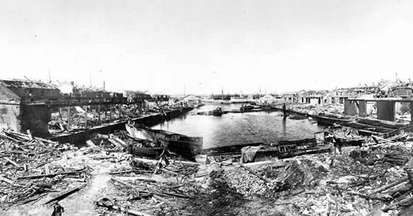 Photograph of the bombed docks in 1940.