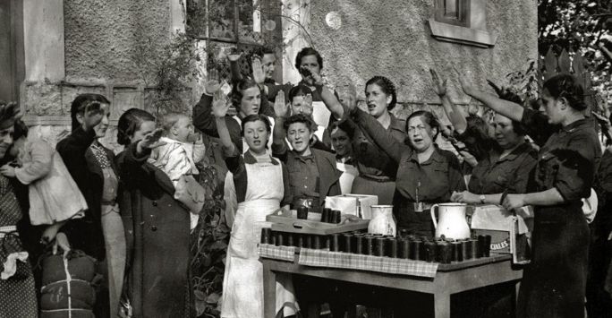 A group of members of the SF in Gipuzkoa rendering the Roman salute