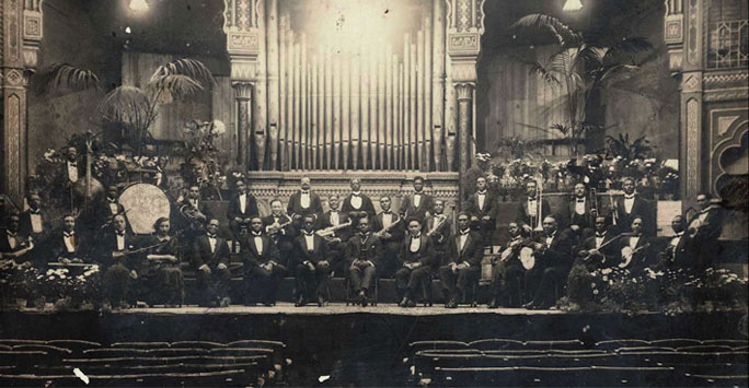 Black & white photograph of the Southern Syncopated Orchestra on stage.