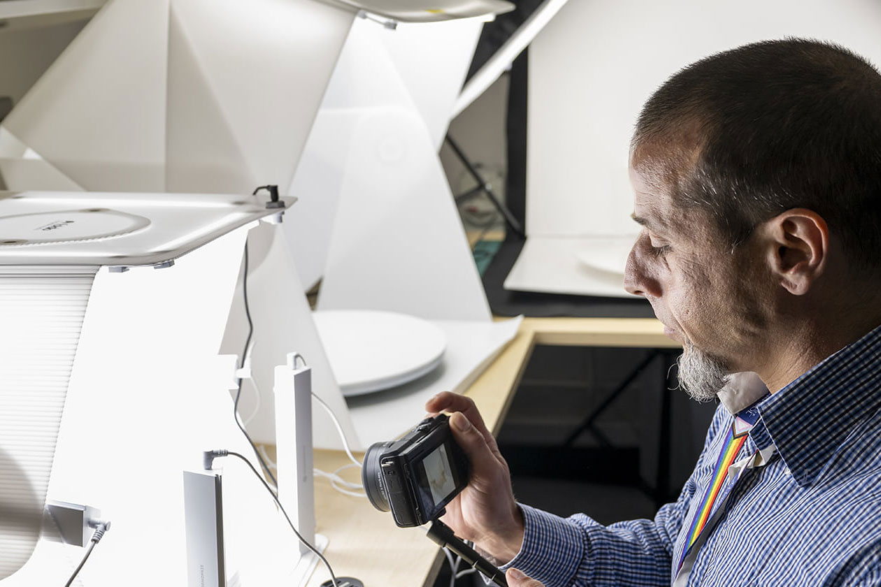 Researcher using photogrammetry in lab.