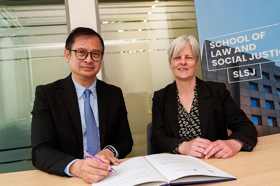 Secretary General Thiratai Charoenwong and Professor Fiona Beveridge signing the MoU