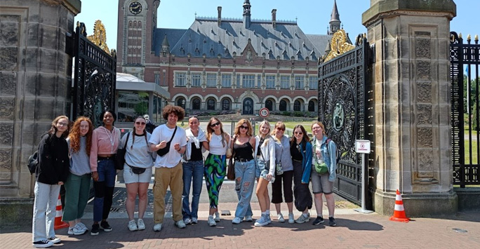 LLB students standing outside the Peace Palace Visitor Center