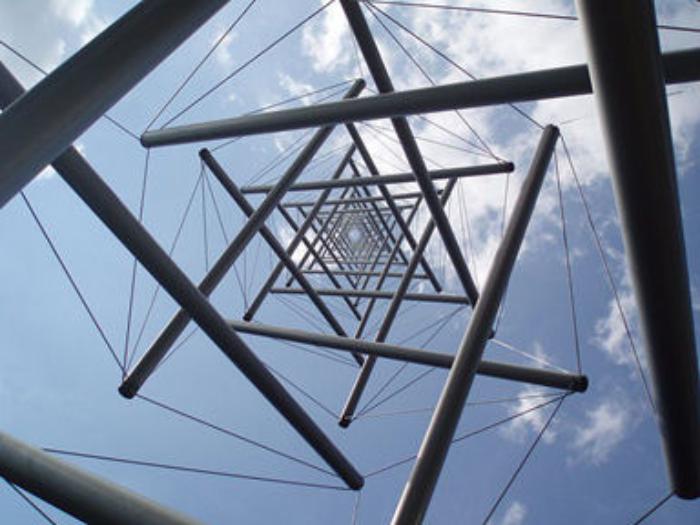 Needle Tower II by sculptor Kenneth Snelson (Wikipedia Commons)