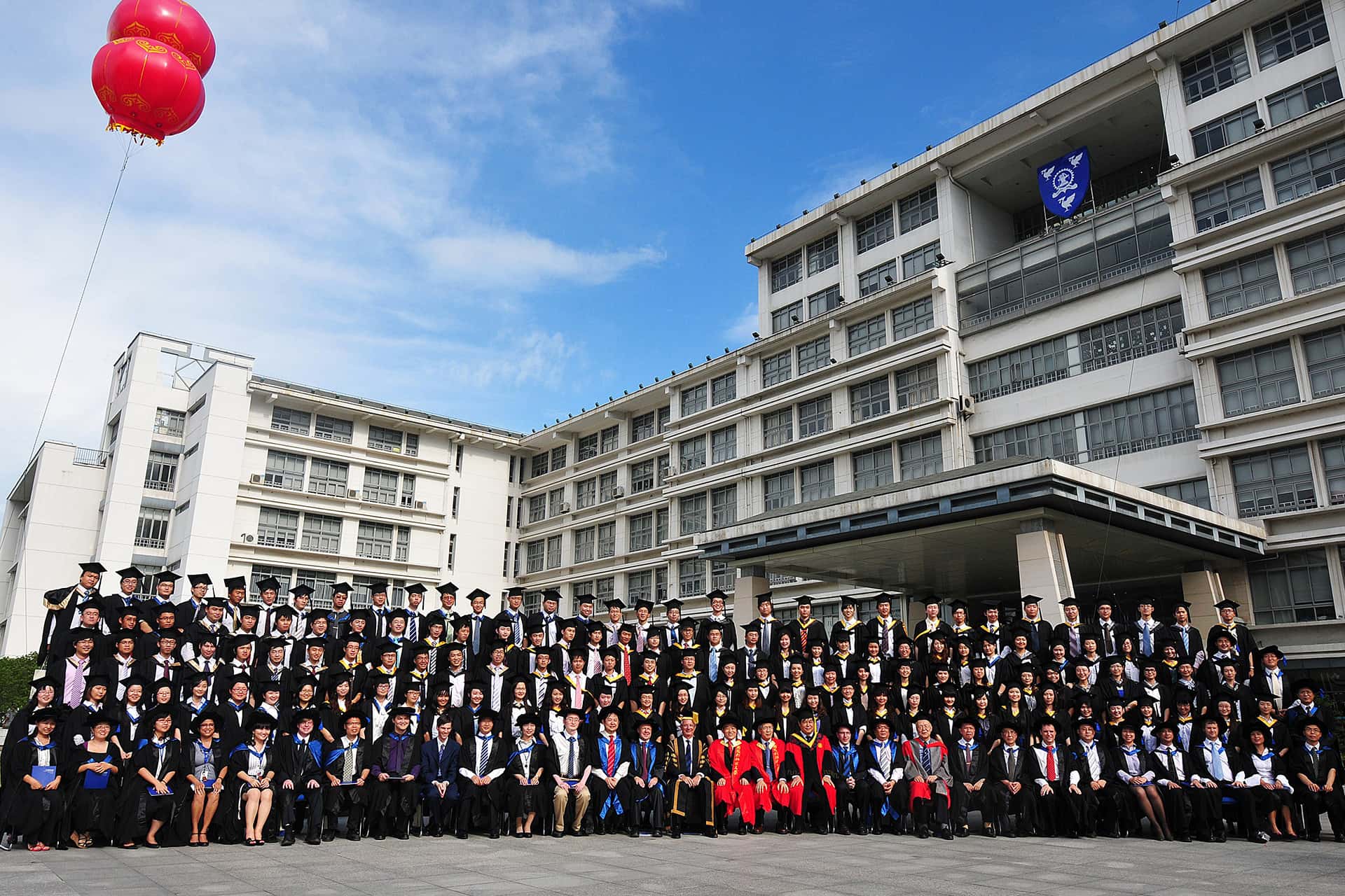 XJTLU students and staff at the congregation ceremony