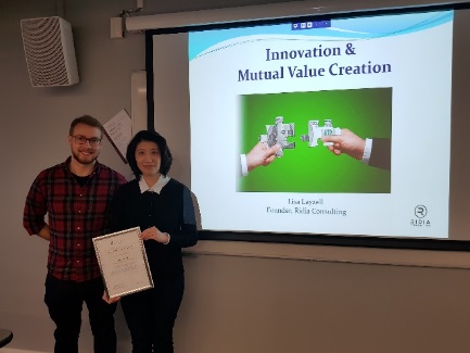 Industry Expert Delivers Guest Lecture in MNGT205