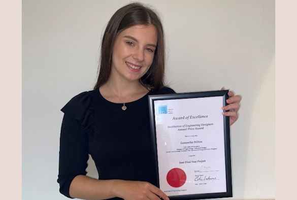 Samantha Hilton holding certificate