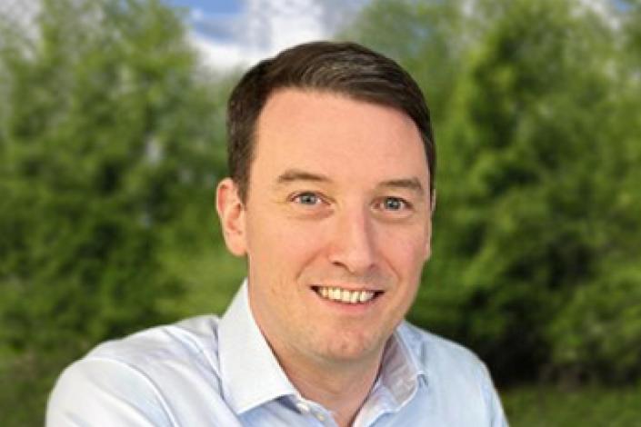 Profile photograph of Andrew Kelly