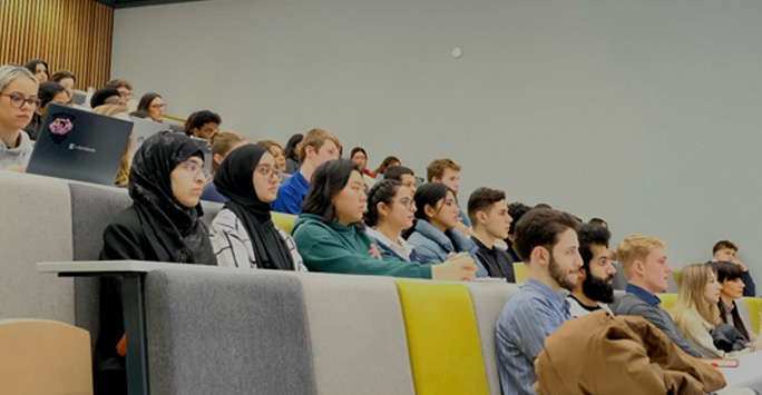 Professor Eithne Comerford delivers a lecture on OneHealth