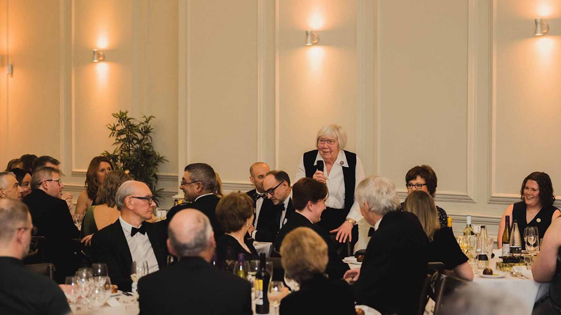 Prof Mansfield speaks at dinner