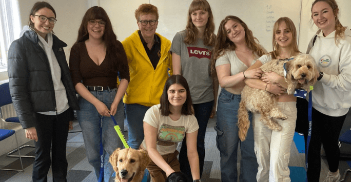 students with therapy dog