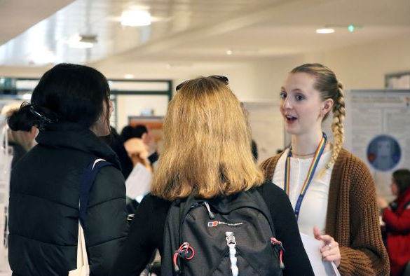 A student helper talks to prospective students