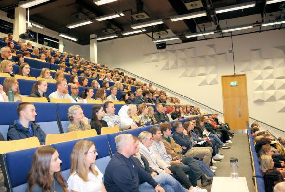 Prospective students watch a Psychology welcome talk