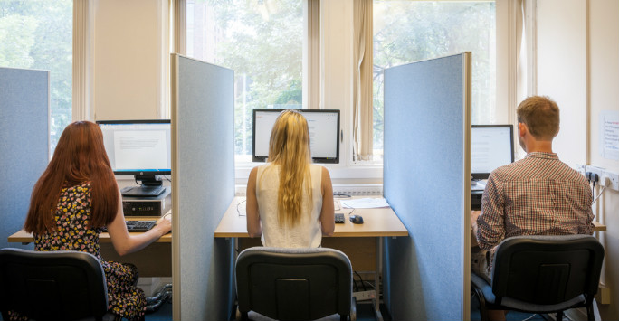 Students at a bank of computers in the School of Psychology Students at a bank of computers in the School of Psychology