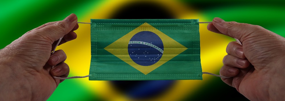 News and (Mis)information about COVID-19 in Brazil