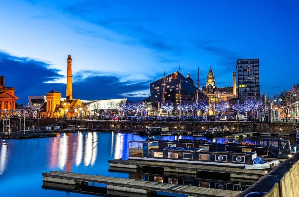 Albert Dock at night