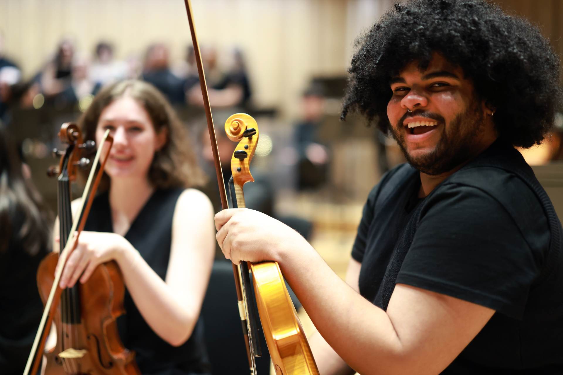 Violinists in the Tung