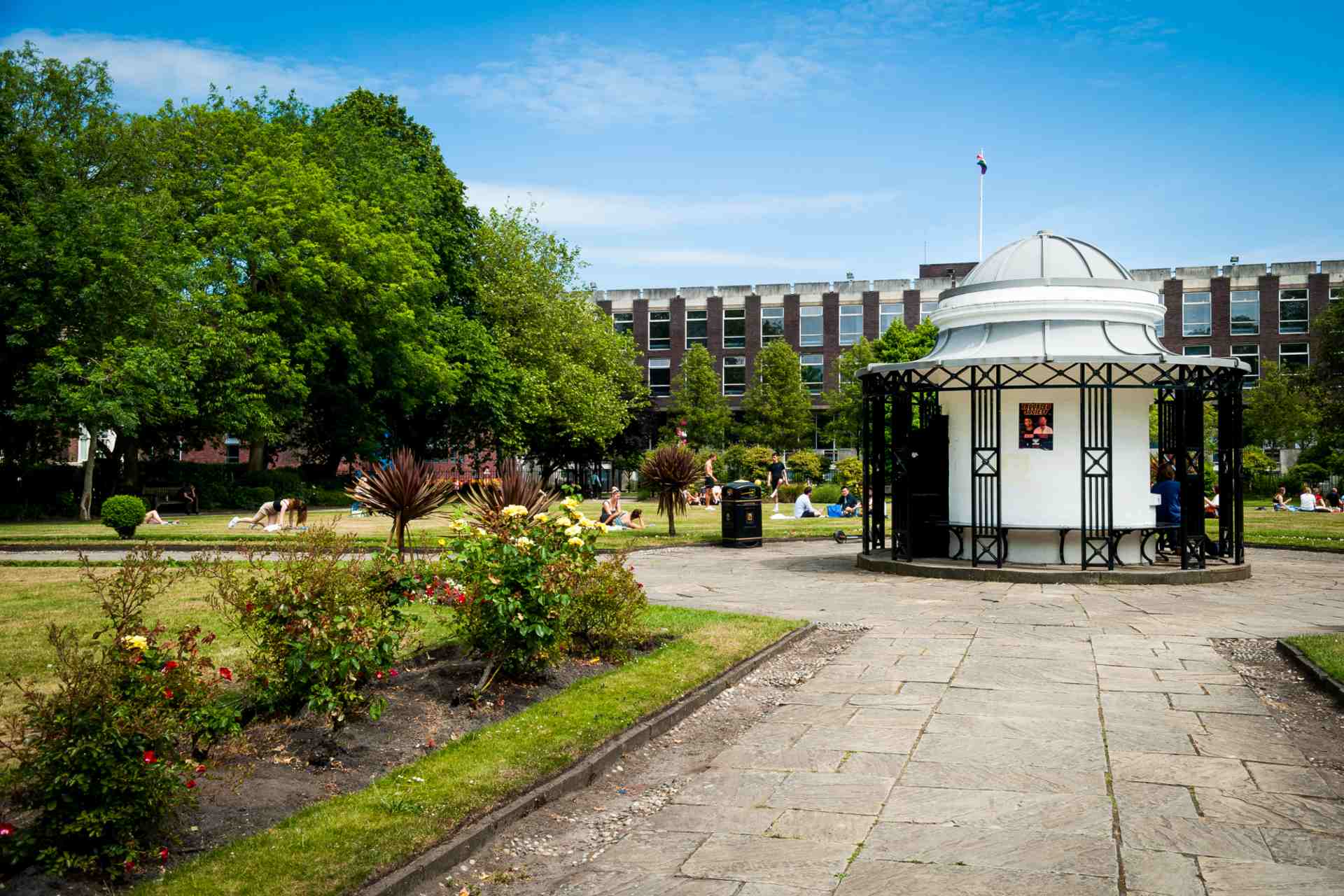 Abercromby Square, a green space on the University campus on a sunny day.