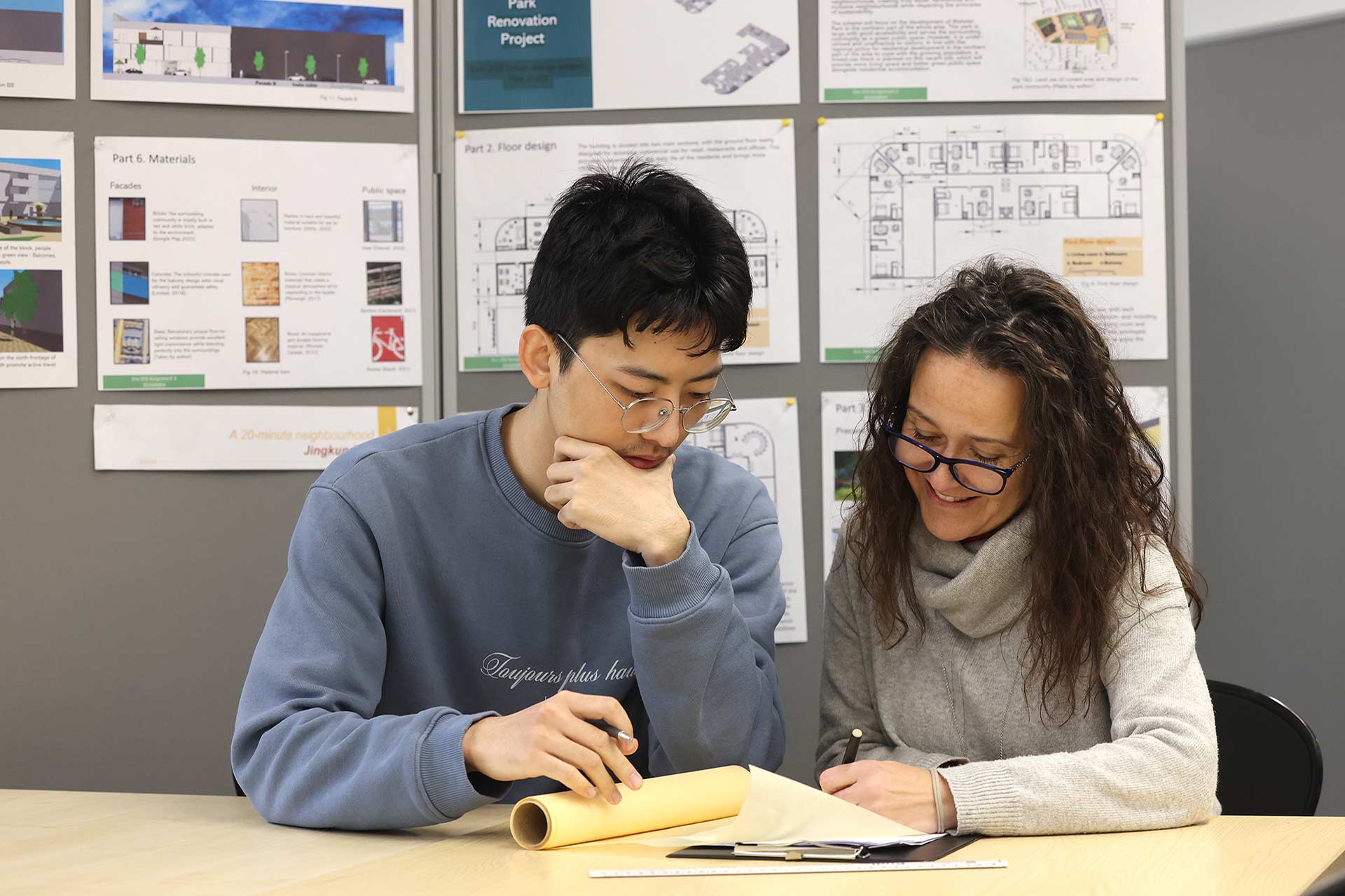 Picture of a student and teacher during a seminar