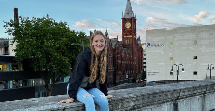 Student outside Victoria Gallery