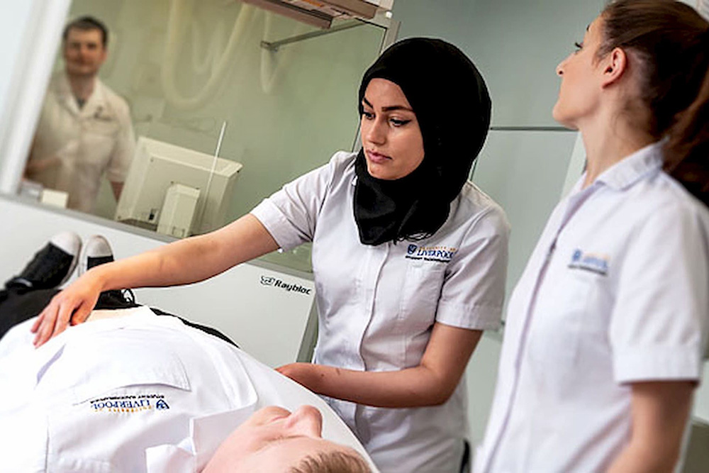 Health Sciences students in labs