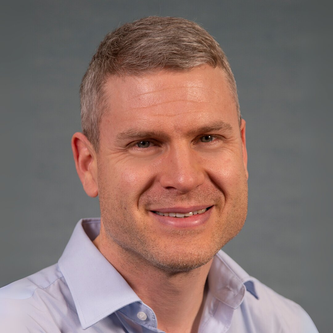 A portrait photo of Dr Elliott Stollar