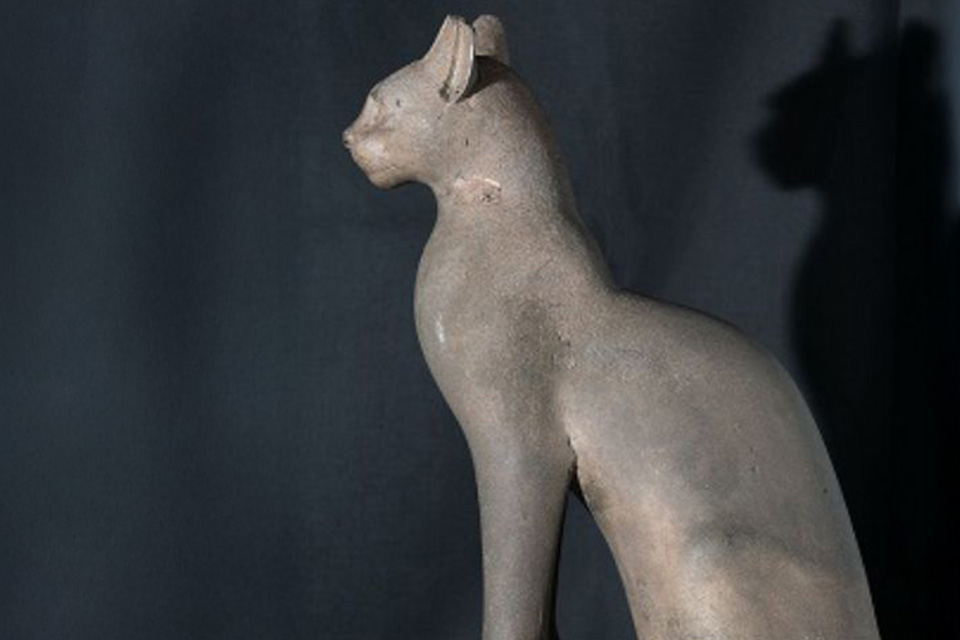 Ancient cat scultpure