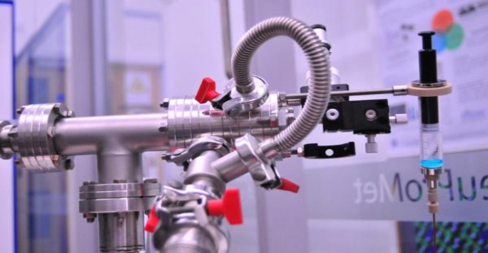 A machine connected to a hose, illustrating a mechanical setup for fluid transfer or processing.