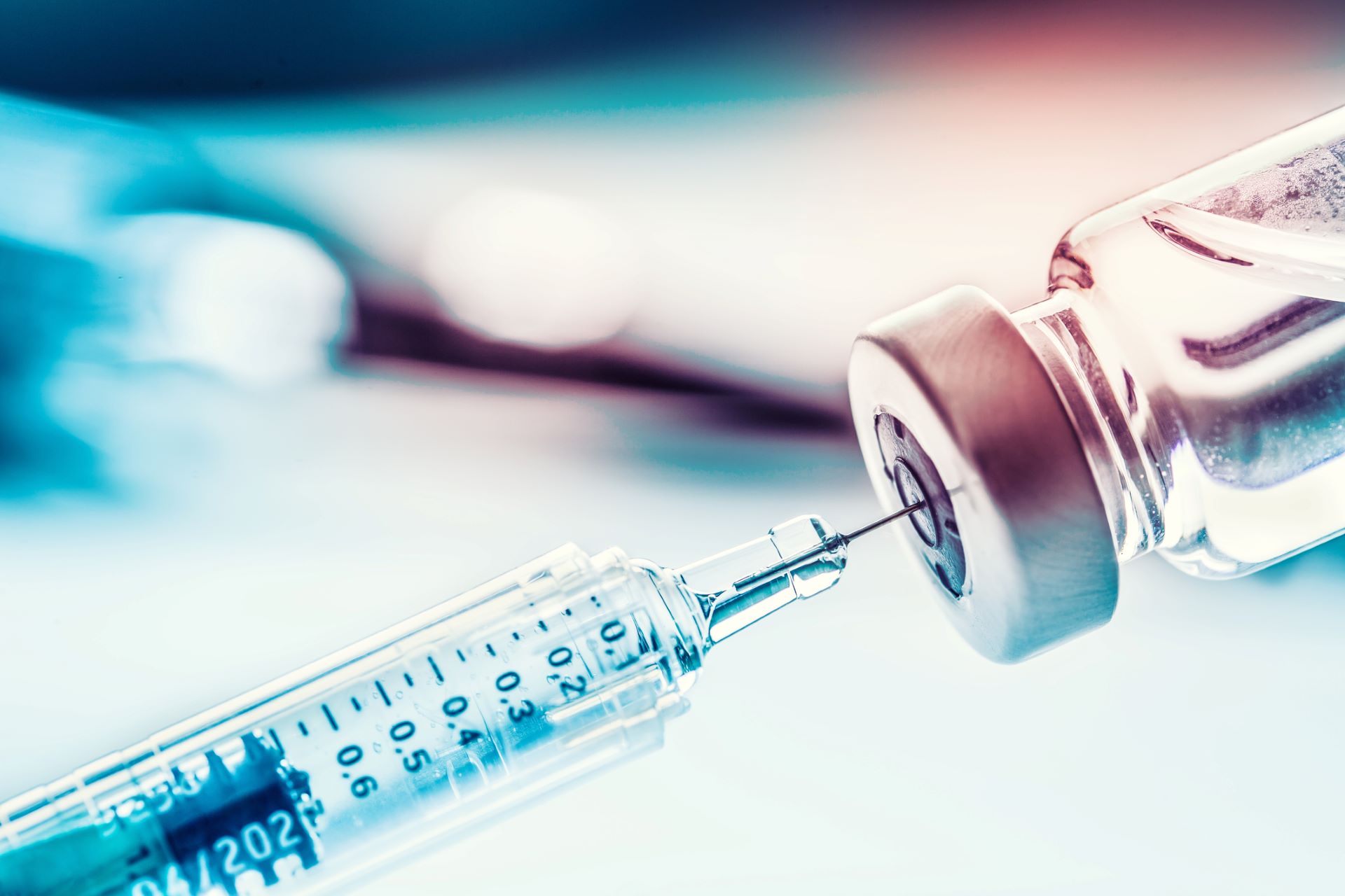 Needle and syringe for vaccination