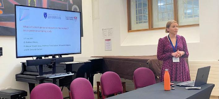 Barbara Mezes presenting her research at a symposium