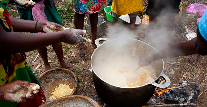 Cooking outside on a wood fire