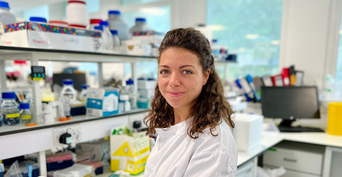 Gaia Bellomo in a laboratory