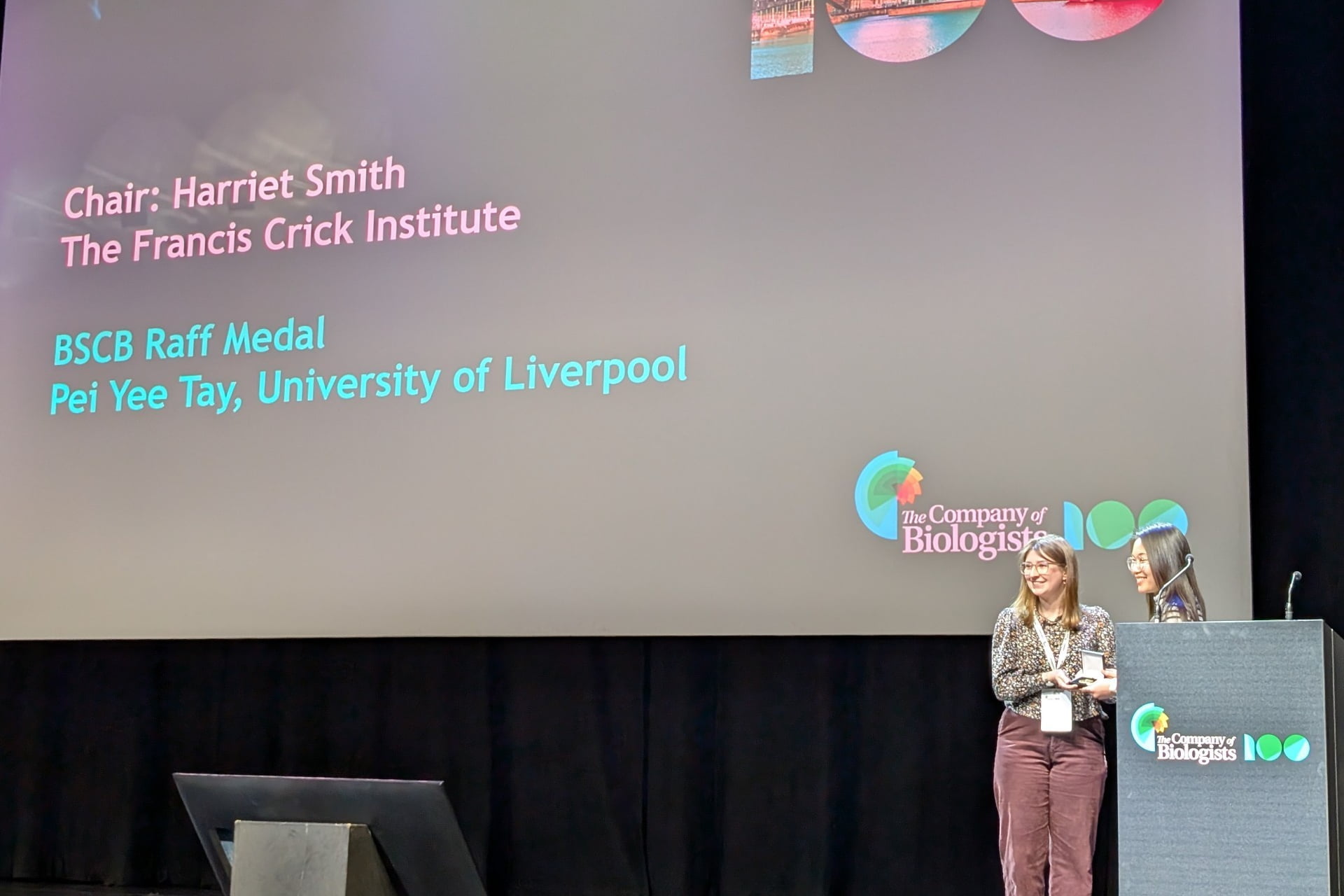 Dr Pei Yee Tee on stage receiving her award at the Biologists at 100 conference