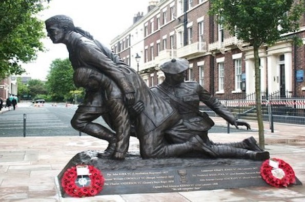 11 November war statue