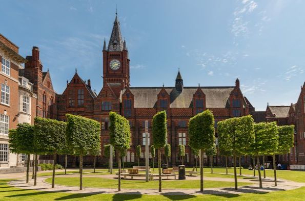 Photo of the Victoria Gallery & Museum and quadrant on a sunny day